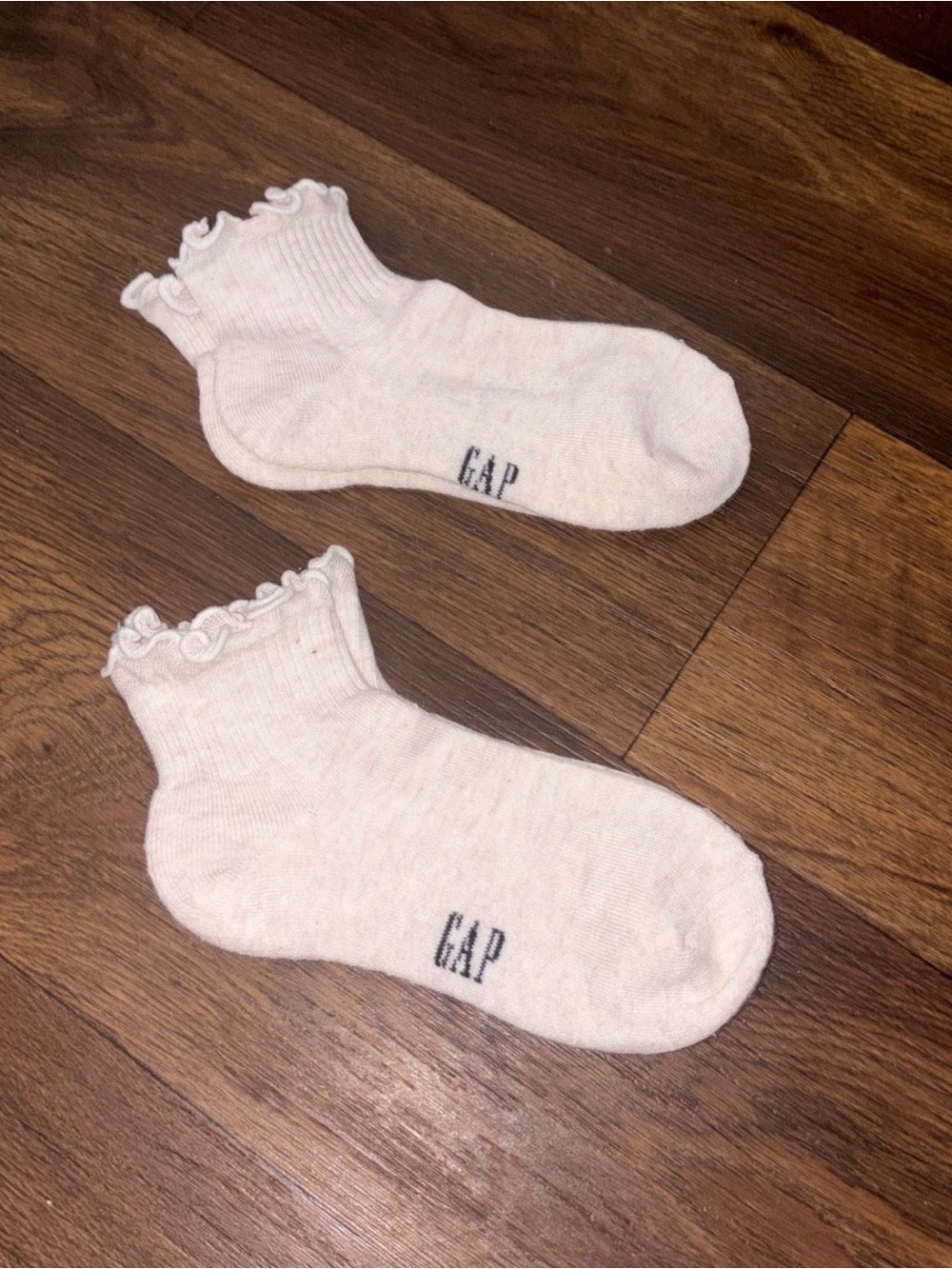 GAP Cream Ruffle-Edge Ribbed Ankle Socks - Picture 3 of 3